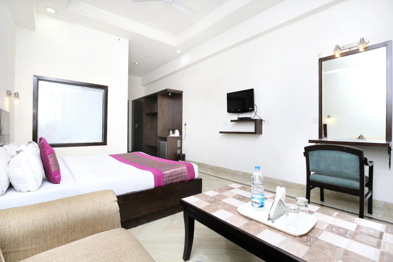 Capital O 15395 Hotel 42 Αμριτσάρ Εξωτερικό φωτογραφία