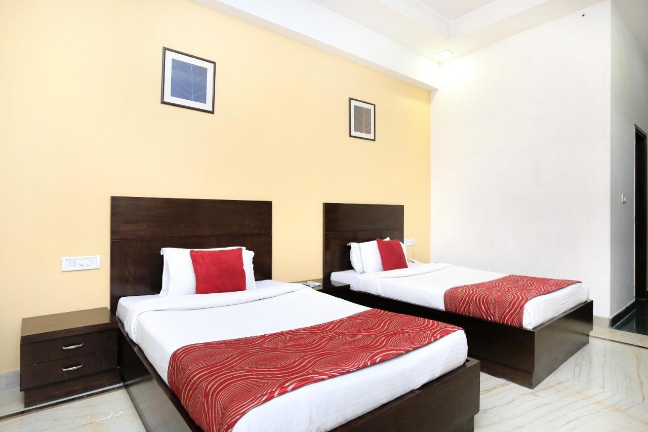 Capital O 15395 Hotel 42 Αμριτσάρ Εξωτερικό φωτογραφία