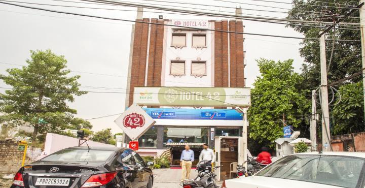 Capital O 15395 Hotel 42 Αμριτσάρ Εξωτερικό φωτογραφία
