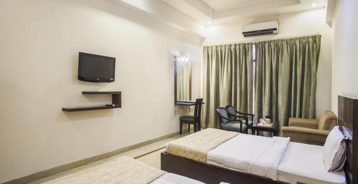 Capital O 15395 Hotel 42 Αμριτσάρ Εξωτερικό φωτογραφία