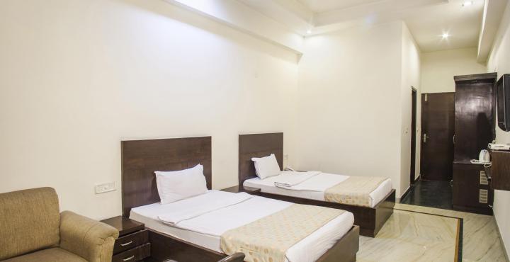Capital O 15395 Hotel 42 Αμριτσάρ Εξωτερικό φωτογραφία